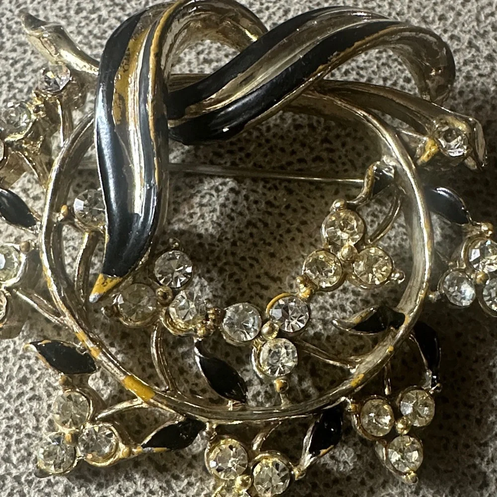 Elegant Gold and Black Brooch